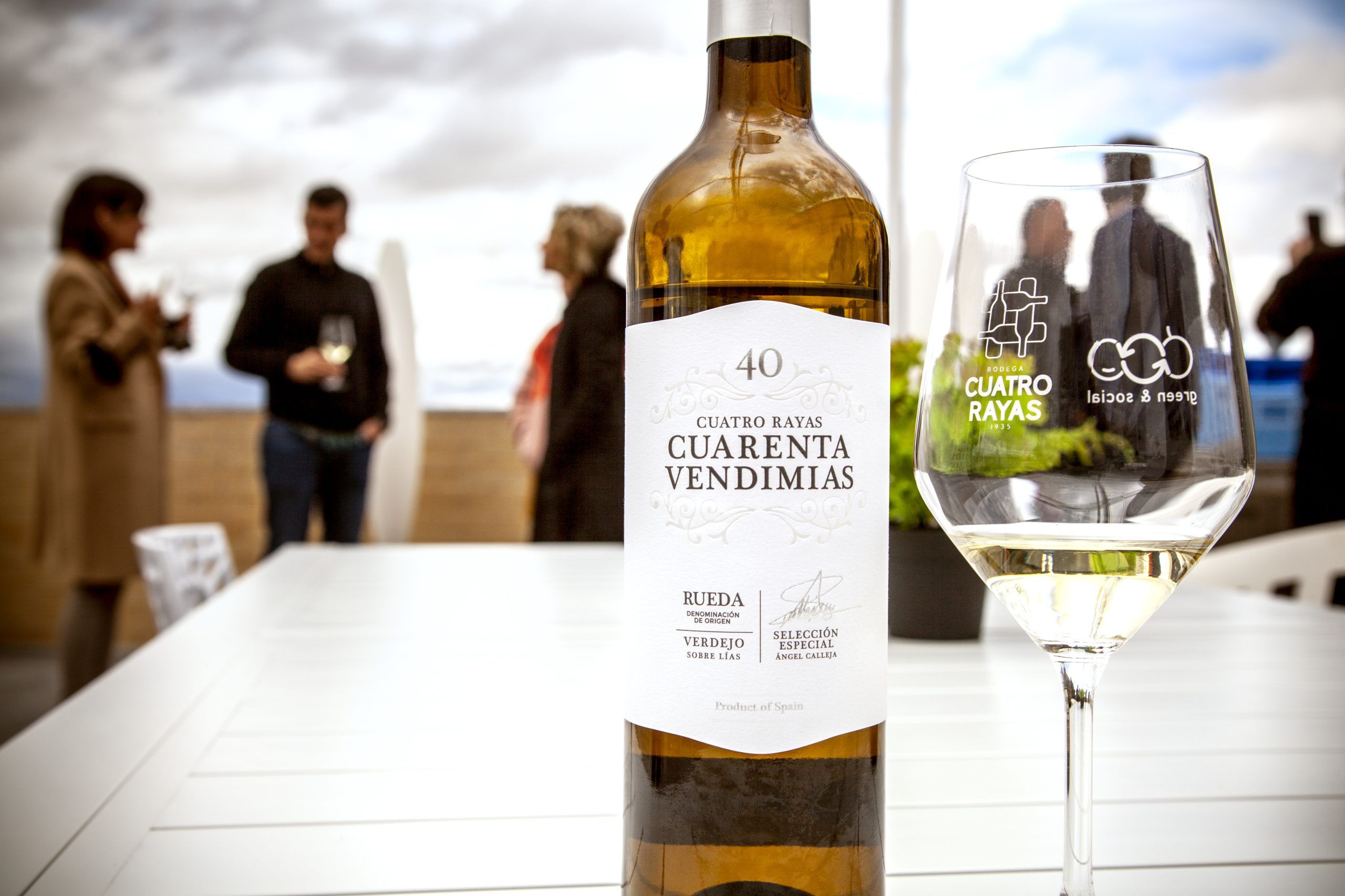 La prestigiosa revista `Wine Enthusiast´ otorga 93 puntos y "Best Buy" a Cuatro Rayas Cuarenta Vendimias Verdejo